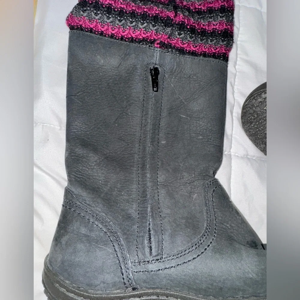 Keen Boots Womens Size 8.5 Black Suede Knit Cuff Flat Waterproof Grey Pink 63035 - Picture 4 of 8